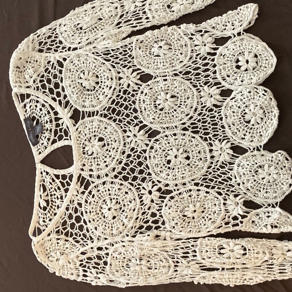 White Lace Crotchet Style Crop Top // Spring Flower Bohemian Girl Wedding - Picture 5 of 6